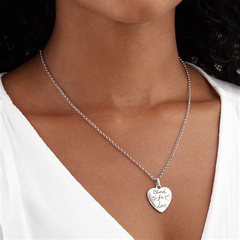 gucci exclusive blind for love heart necklace